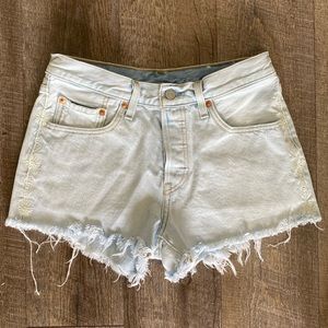 Levi’s 501 Mid-Rise Jean Shorts Floral Detail 27